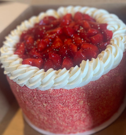 Strawberry Cheesecake Crunch Cake